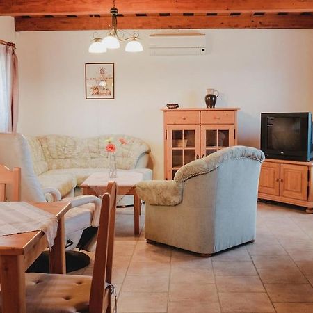 Krasny Srub Na Jihu Brna Βίλα Zelesice Εξωτερικό φωτογραφία